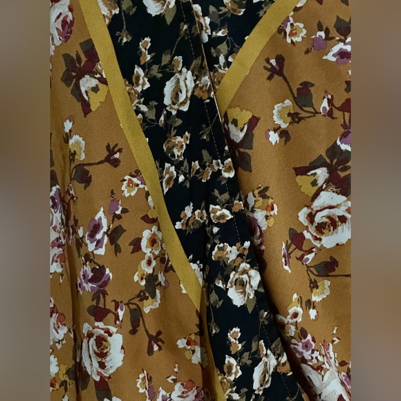 New Zac & Rachel Floral Top - Picture 4 of 8